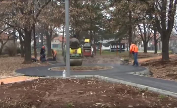 Асфалтирање парка код Прве МЗ
