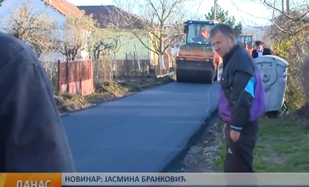 Асфалтирање у Добричеву