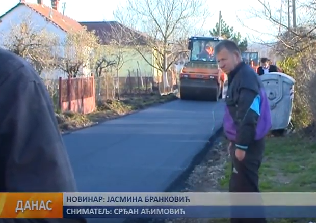 Асфалтирање у Добричеву