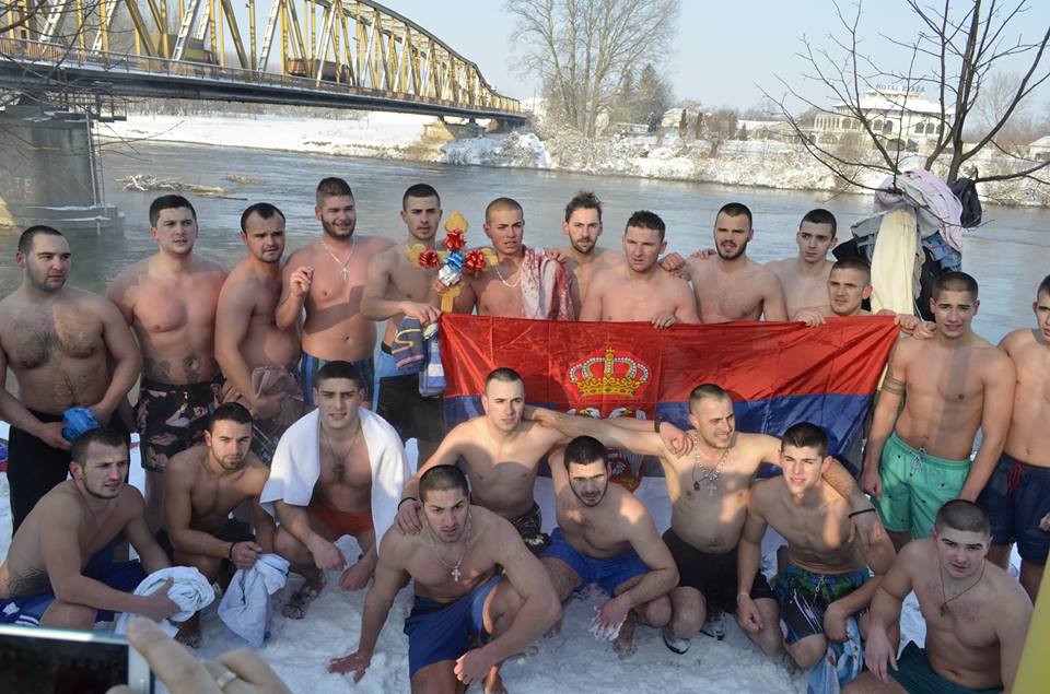 Лазар Марковић победник пливања за богојављенски крст на Великој Морави