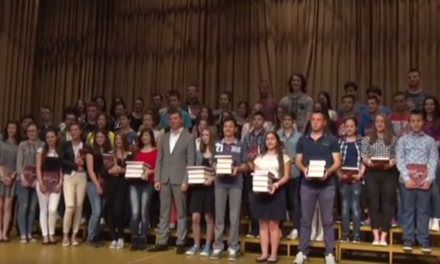 Додела диплома најуспешнијим ученицима у школској 2015/16 години