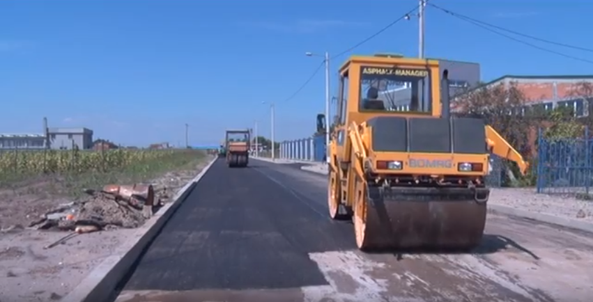 Завршна фаза асфалтирања у индустријској зони