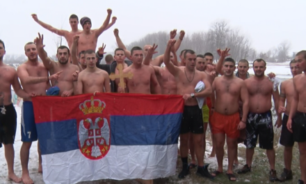 Петар Бањац победник пливања за богојављенски крст на Великој Морави