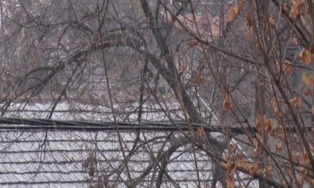 БАБА МАРТА ПОКАЗУЈЕ ЗУБЕ