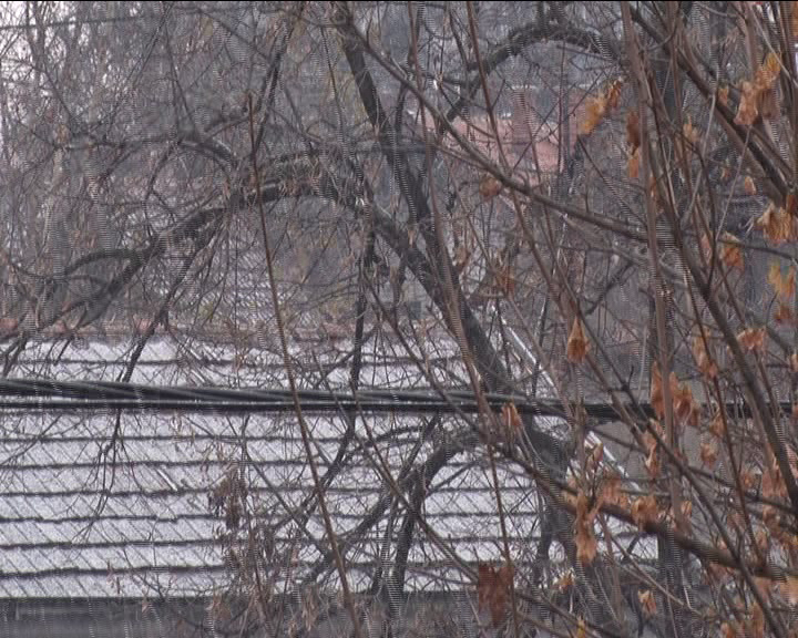 БАБА МАРТА ПОКАЗУЈЕ ЗУБЕ