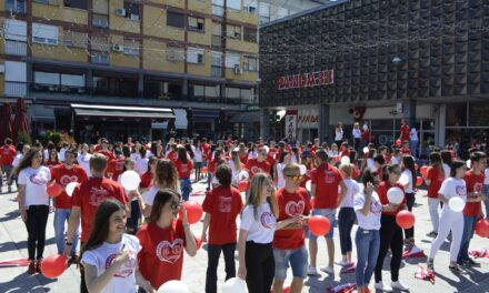 Матуранти плесали кадрил