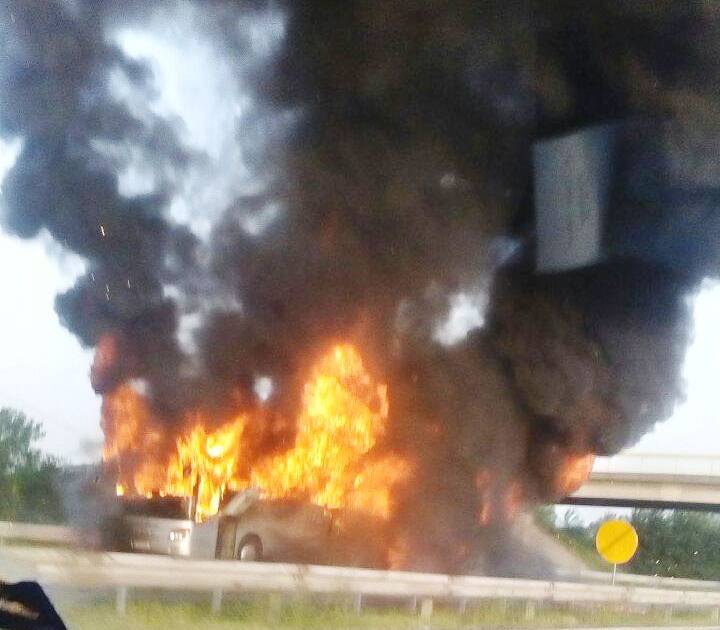 Изгорео аутобус на аутопуту између Ћуприје и Јагодине