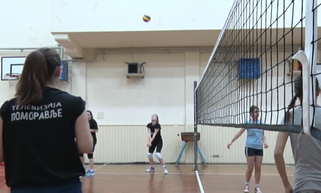 Одбојкашицама мајице од Телевизије Поморавље