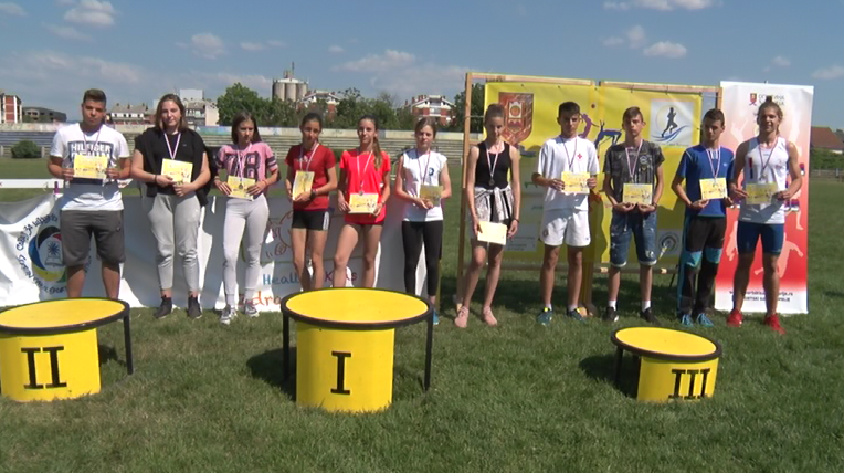 АТЛЕТИЧАРИ ОШ „13. ОКТОБАР“ ИДУ НА РЕПУБЛИЧКО ТАКМИЧЕЊЕ