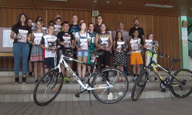 НАГРАЂЕНИ НАЈБОЉИ У ПОЗНАВАЊУ САОБРАЋАЈНИХ ПРОПИСА