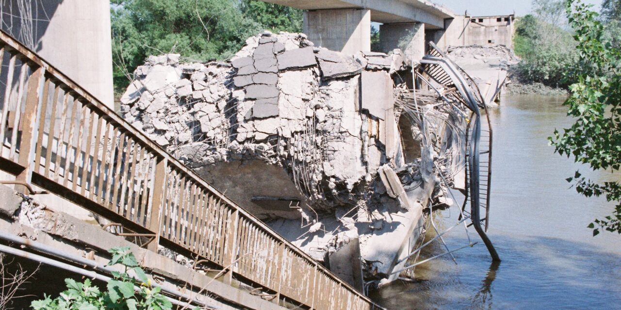 ДА СЕ НЕ ЗАБОРАВИ: ДВЕ ДЕЦЕНИЈЕ ОД НАТО БОМБАРДОВАЊА ЋУПРИЈЕ
