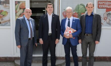 НОВА ОПРЕМА ЗА ПРИПРЕМУ ОБРОКА И У НАРОДНОЈ КУХИЊИ У ПАРАЋИНУ