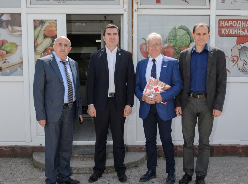 НОВА ОПРЕМА ЗА ПРИПРЕМУ ОБРОКА И У НАРОДНОЈ КУХИЊИ У ПАРАЋИНУ