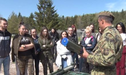 МАТУРАНТИ НА ВОЈНОМ ЗАДАТКУ