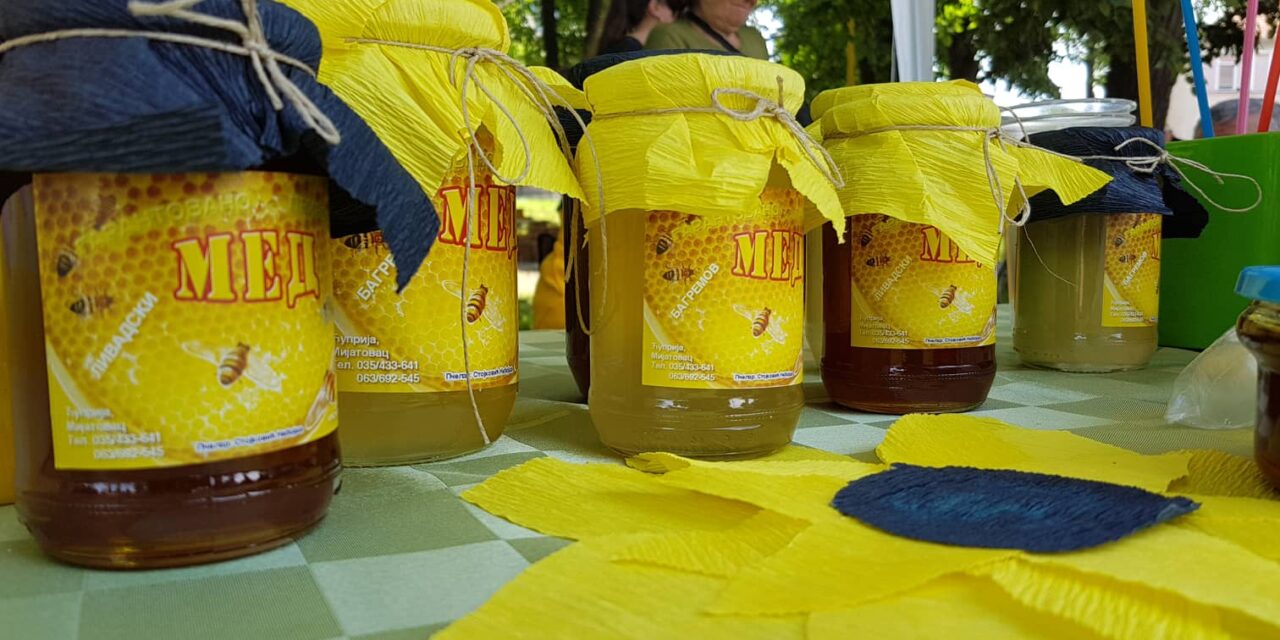ОДРЖАН ПРВИ САЈАМ ПЧЕЛАРСТВА, МЕДА И ЗДРАВЕ ХРАНЕ