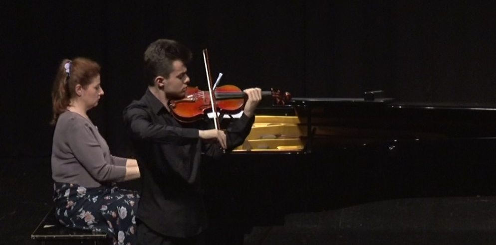 КОНЦЕРТ ВИОЛИНСКОГ ВИРТУОЗА ЈОВАНА МИТРОВИЋА