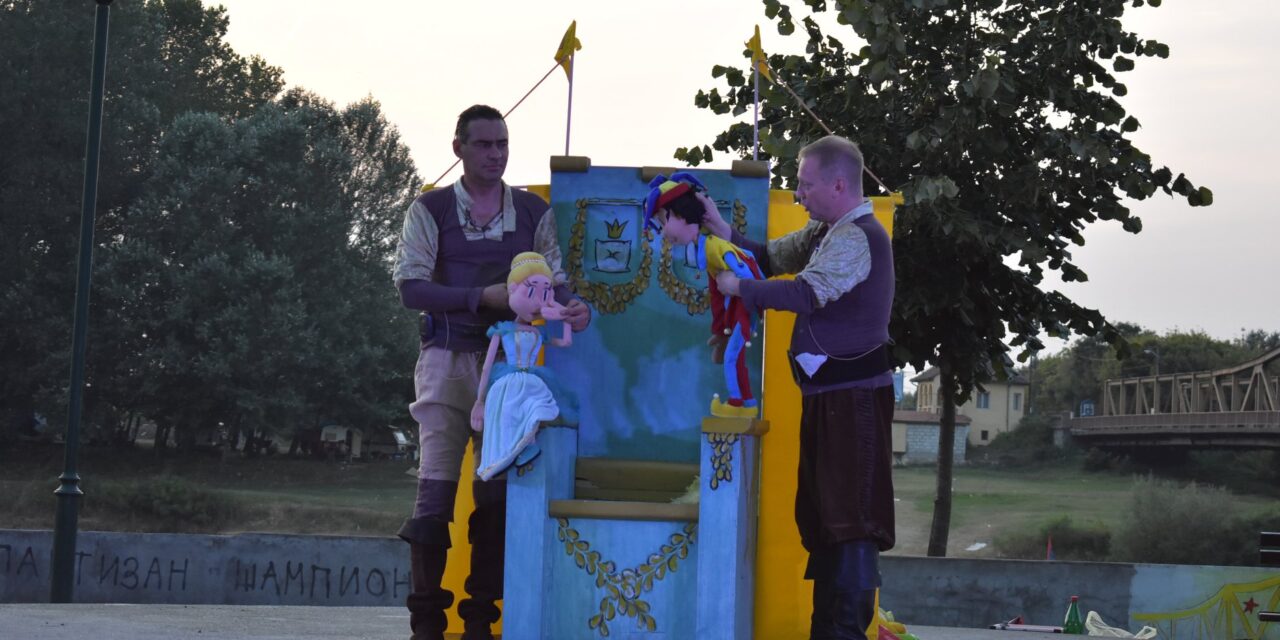 МАЛИШАНИ ОВАЦИЈАМА ПОЗДРАВИЛИ „НЕСРЕЋНУ КАФИНУ“