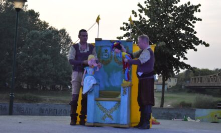 МАЛИШАНИ ОВАЦИЈАМА ПОЗДРАВИЛИ „НЕСРЕЋНУ КАФИНУ“