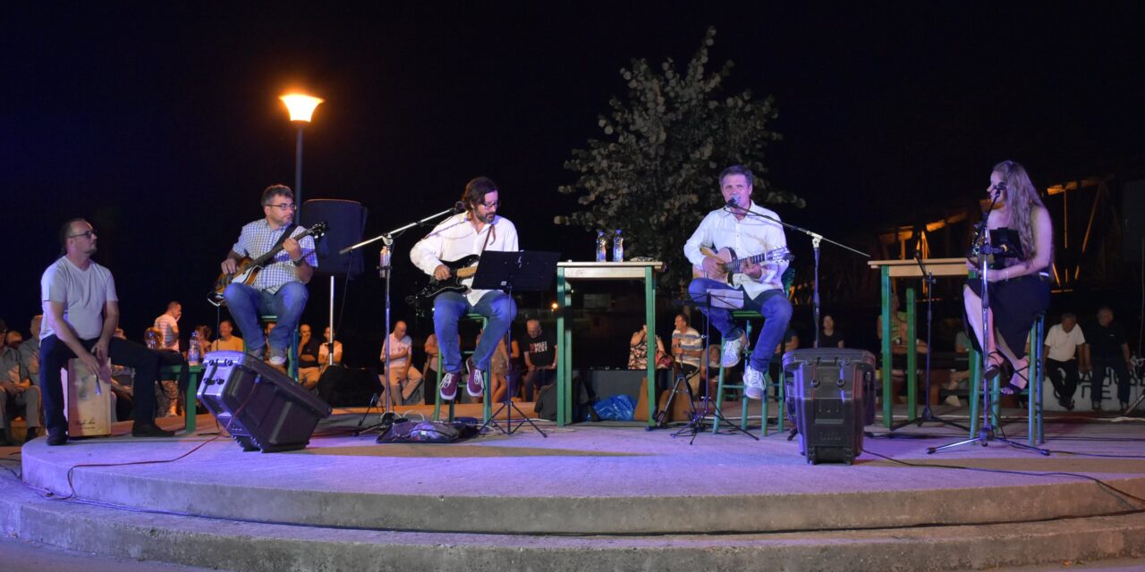 КАБАРЕ „ДА, ТО СУ БИЛИ ДАНИ“ ОДУШЕВИО ЋУПРИЧАНЕ