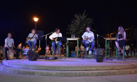 КАБАРЕ „ДА, ТО СУ БИЛИ ДАНИ“ ОДУШЕВИО ЋУПРИЧАНЕ