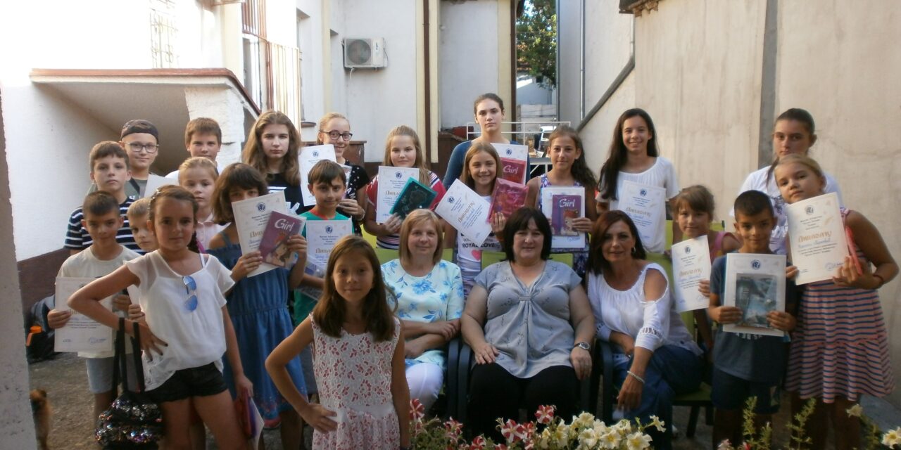 ДОДЕЉЕНЕ ДИПЛОМЕ ПОЛАЗНИЦИМА ЛЕТЊИХ РАДИОНИЦА