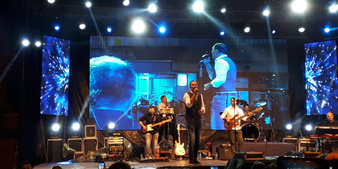 ПОГЛЕДИ У ТАМИ И ОВАЦИЈЕ – Сергеј Ћетковић одушевио публику у Параћину