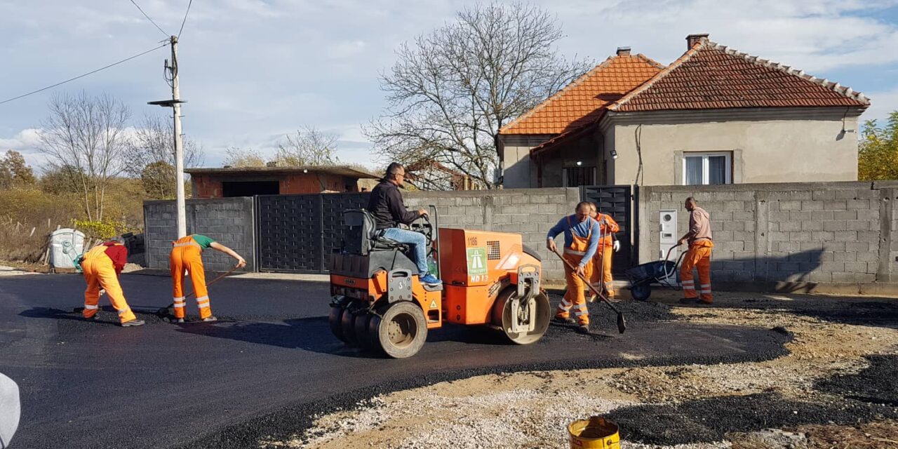 АСФАЛТИРАНЕ УЛИЦЕ НА ДВЕ ЛОКАЦИЈЕ У КРУШАРУ