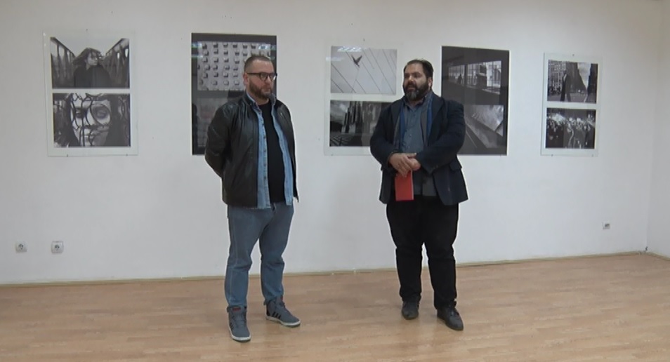 ОТВОРЕНА ИЗЛОЖБА „ЦРВЕНО БЕЛО ЦРВЕНО“