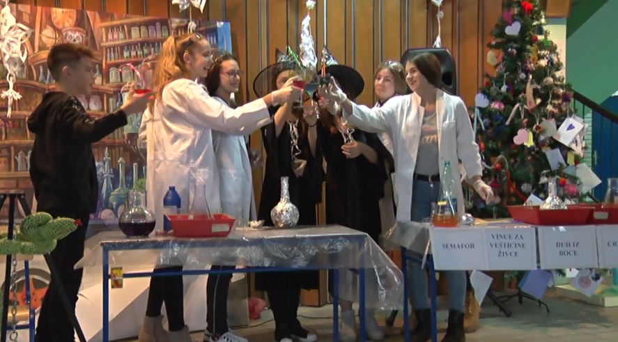 ХЕМИЈА МОЖЕ БИТИ И ЗАБАВНА