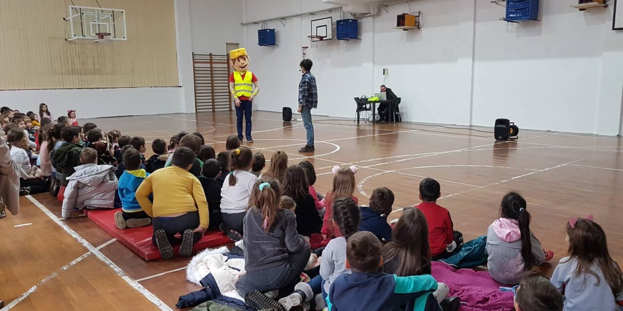 ПРВАЦИ УЧЕ САОБРАЋАЈНА ПРАВИЛА УЗ ПОМОЋ „ПАЖЉИВКА“