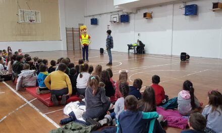 ПРВАЦИ УЧЕ САОБРАЋАЈНА ПРАВИЛА УЗ ПОМОЋ „ПАЖЉИВКА“