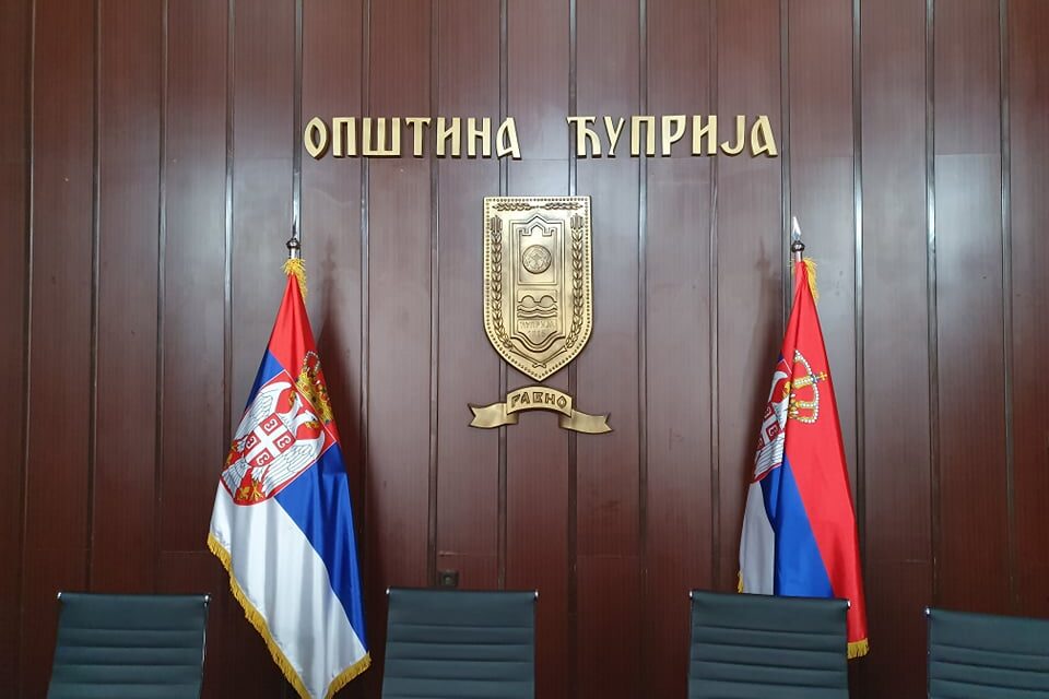 РАДНИЦИМА У ТРЕЋОЈ СМЕНИ ПОТРЕБНЕ ПОТВРДЕ О ДОЗВОЛИ КРЕТАЊА