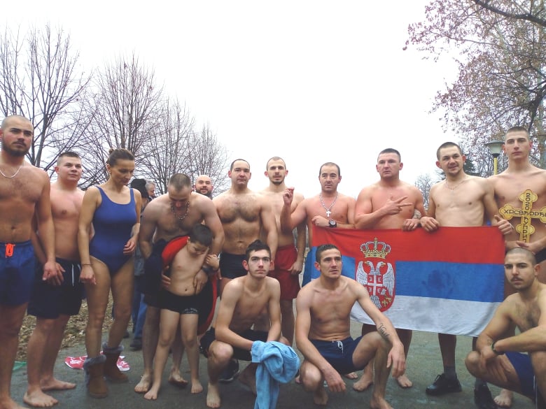 БОГОЈАВЉАНСКИ КРСТ ОСВОЈИО ПЛИВАЧ УРОШ РАЈИЋ