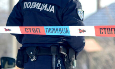 НОЖЕМ НАПАО БИВШУ СУПРУГУ И ЊЕНЕ РОДИТЕЉЕ, МАЈКА ТЕШКО ПОВРЕЂЕНА