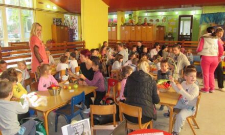 ЋУПРИЈСКИМ МАЛИШАНИМА СЕ ДОПАДА Е-ВРТИЋ