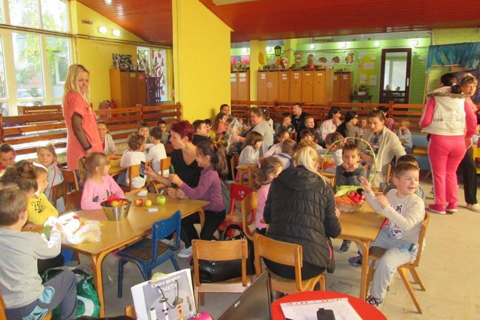 ЋУПРИЈСКИМ МАЛИШАНИМА СЕ ДОПАДА Е-ВРТИЋ