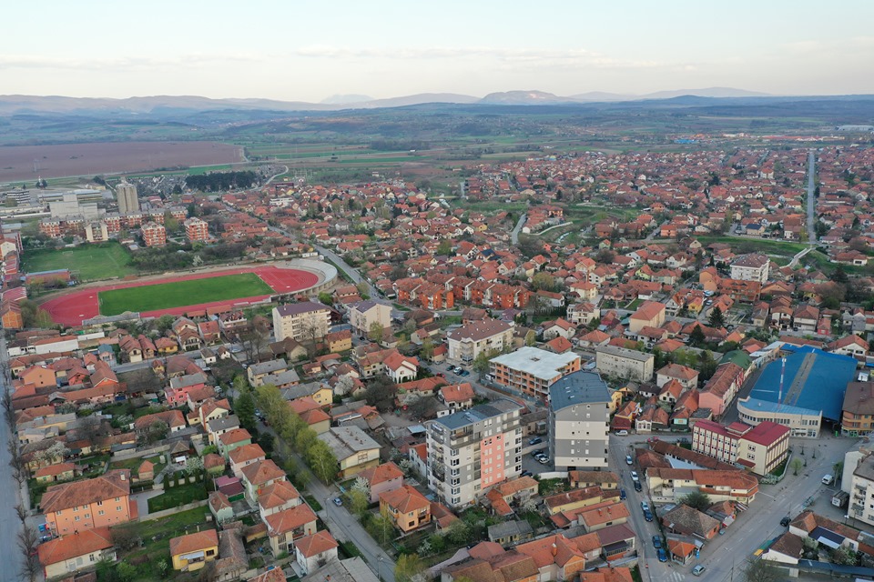 СТАРИЈИМА ОД 65 ГОДИНА ДОЗВОЉЕНА ШЕТЊА ТРИПУТ НЕДЕЉНО, ПИЈАЦА У ЋУПРИЈИ ОСТАЈЕ ЗАТВОРЕНА