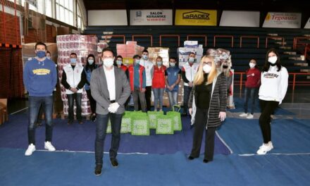 „MOZZART“ ПОНОВО ДОНАТОР: УРУЧЕНО 500 ПАКЕТА ЗА СОЦИЈАЛНО УГРОЖЕНЕ