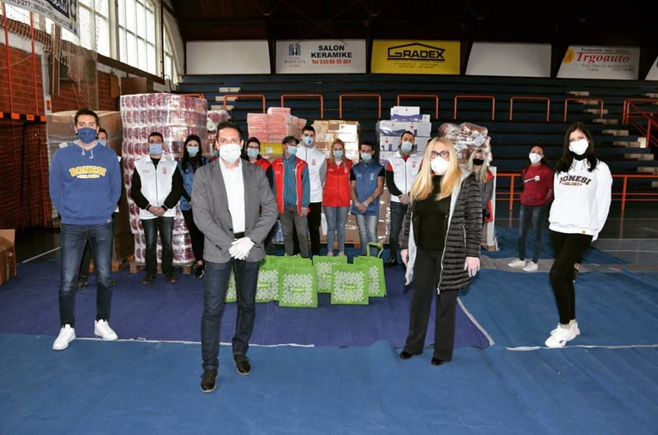 „MOZZART“ ПОНОВО ДОНАТОР: УРУЧЕНО 500 ПАКЕТА ЗА СОЦИЈАЛНО УГРОЖЕНЕ