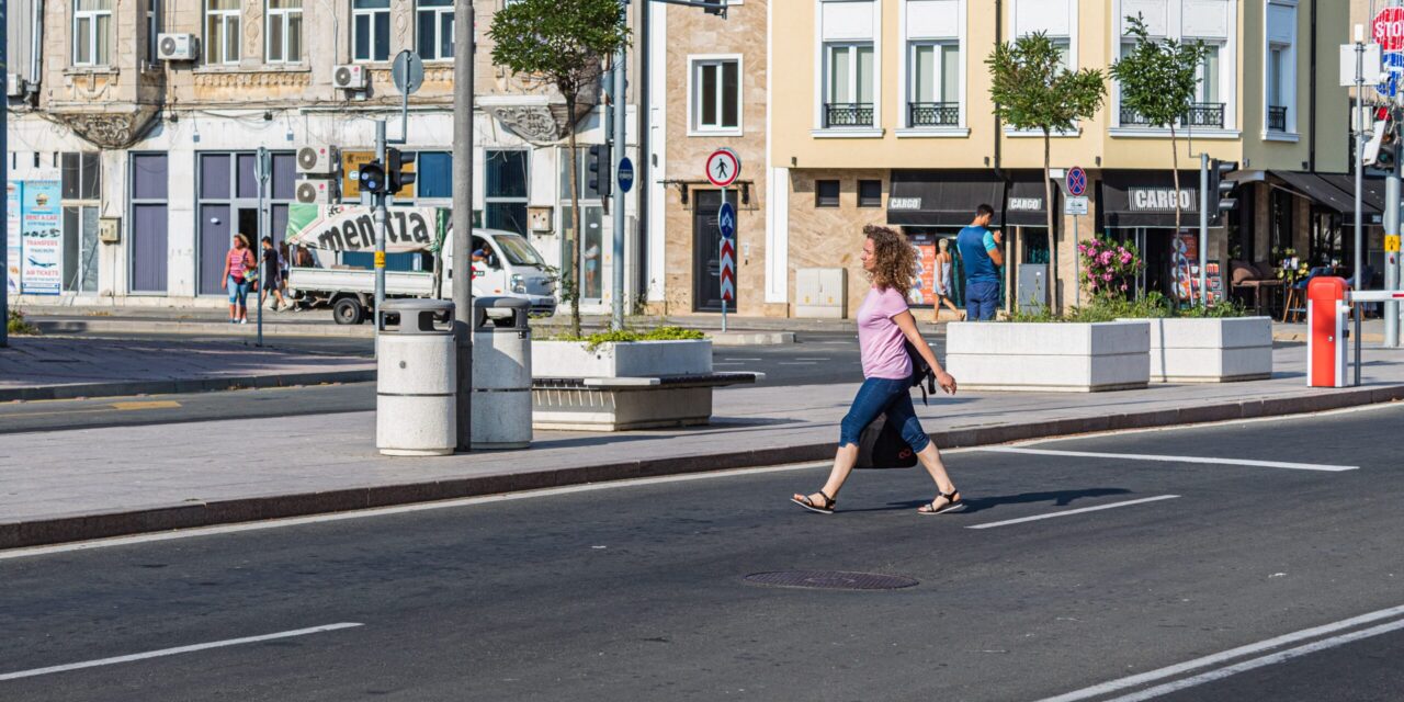 НОВА РЕСТРИКЦИЈА: ПОЛИЦИЈСКИ ЧАС ВИКЕНДОМ ПОЧИЊЕ ВЕЋ У ПЕТАК