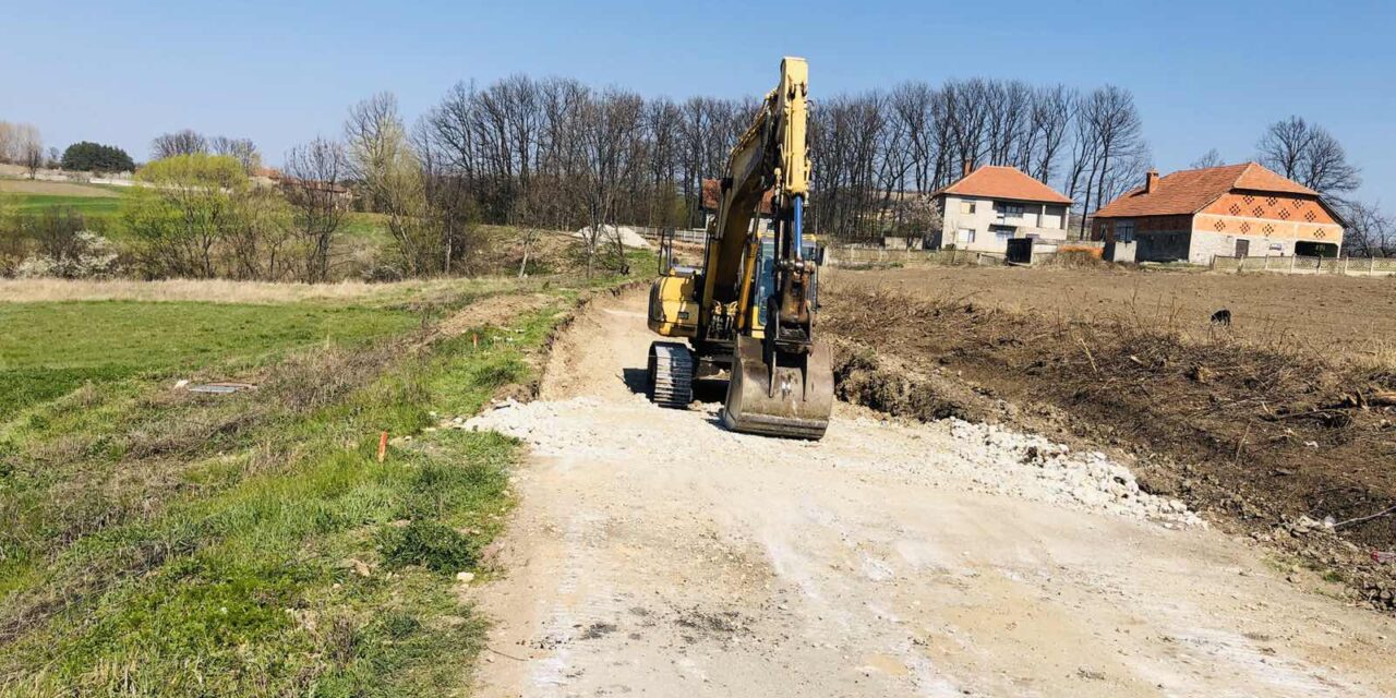 САНИРАЊЕ КЛИЗИШТА НА ПУТУ ИСПРЕД БИГРЕНИЦЕ