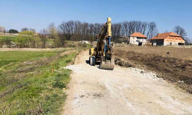 САНИРАЊЕ КЛИЗИШТА НА ПУТУ ИСПРЕД БИГРЕНИЦЕ