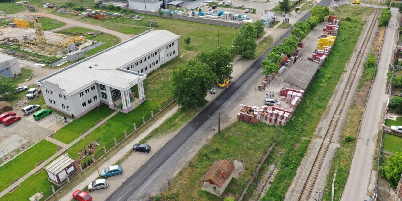 НОВИ АСФАЛТ НА УЛАЗУ У ИНДУСТРИЈСКУ ЗОНУ И ТЕРЕКОВО НАСЕЉЕ