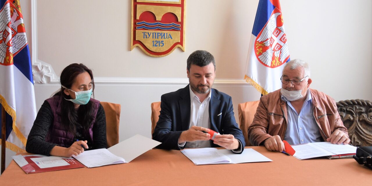 ОБЕЗБЕЂЕНИ ДОМОВИ ЗА ЈОШ ДВЕ ПОРОДИЦЕ ИЗБЕГЛИХ И ИНТЕРНО РАСЕЉЕНИХ