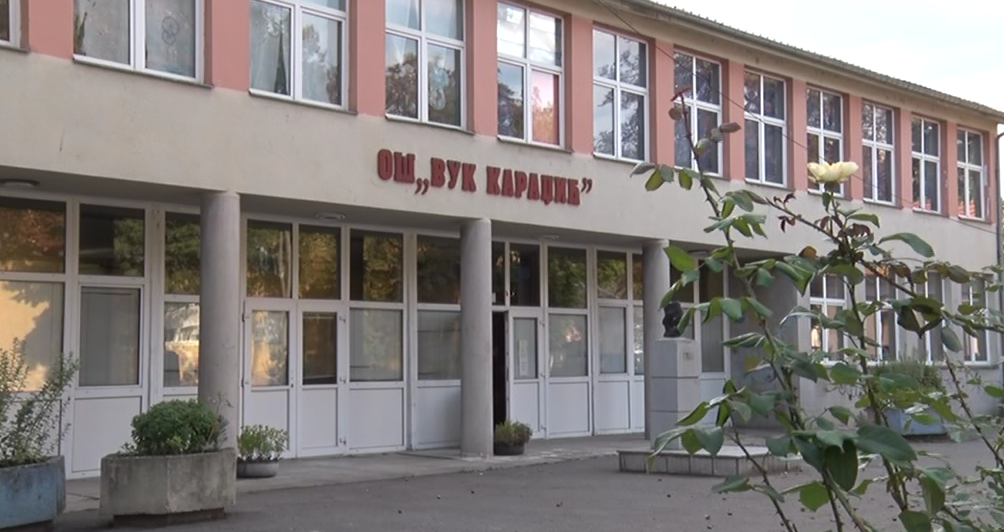 РАДИЋЕ СЕ ИЗОЛАЦИЈА ФАСАДЕ ОШ „ВУК КАРАЏИЋ“