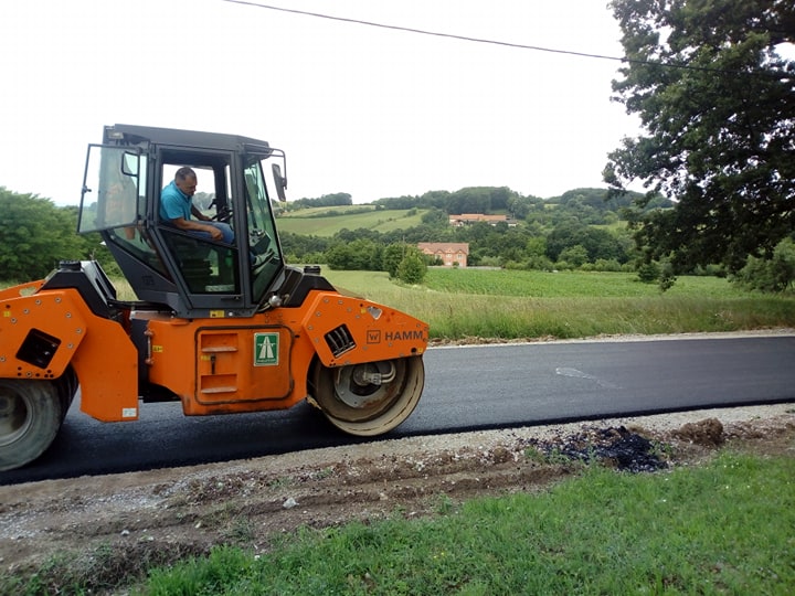 У БИГРЕНИЦИ АСФАЛТИРАНА УЛИЦА ОД ЦРКВЕ ДО ДЕСПОТОВАЧКОГ ПУТА