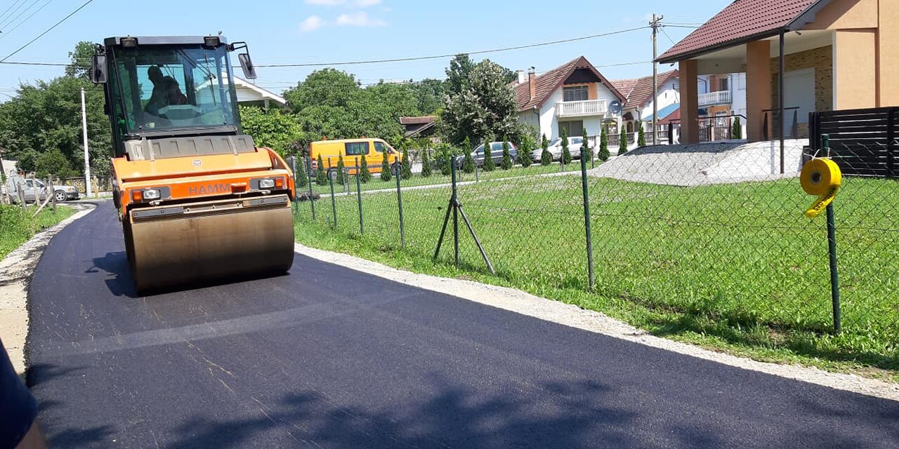 АСФАЛТ И У УЛИЦИ 22. ДЕЦЕМБРА У КРУШАРУ