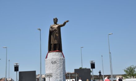 СТАТУА КНЕЗА ЛАЗАРА НА ВИДОВДАН ЗАСИЈАЛА У ЋУПРИЈИ