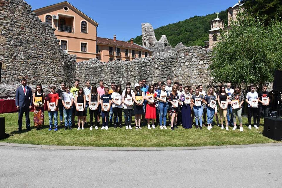 НАГРАЂЕНИ НАЈБОЉИ УЧЕНИЦИ ЗА ШКОЛСКУ 2019/20