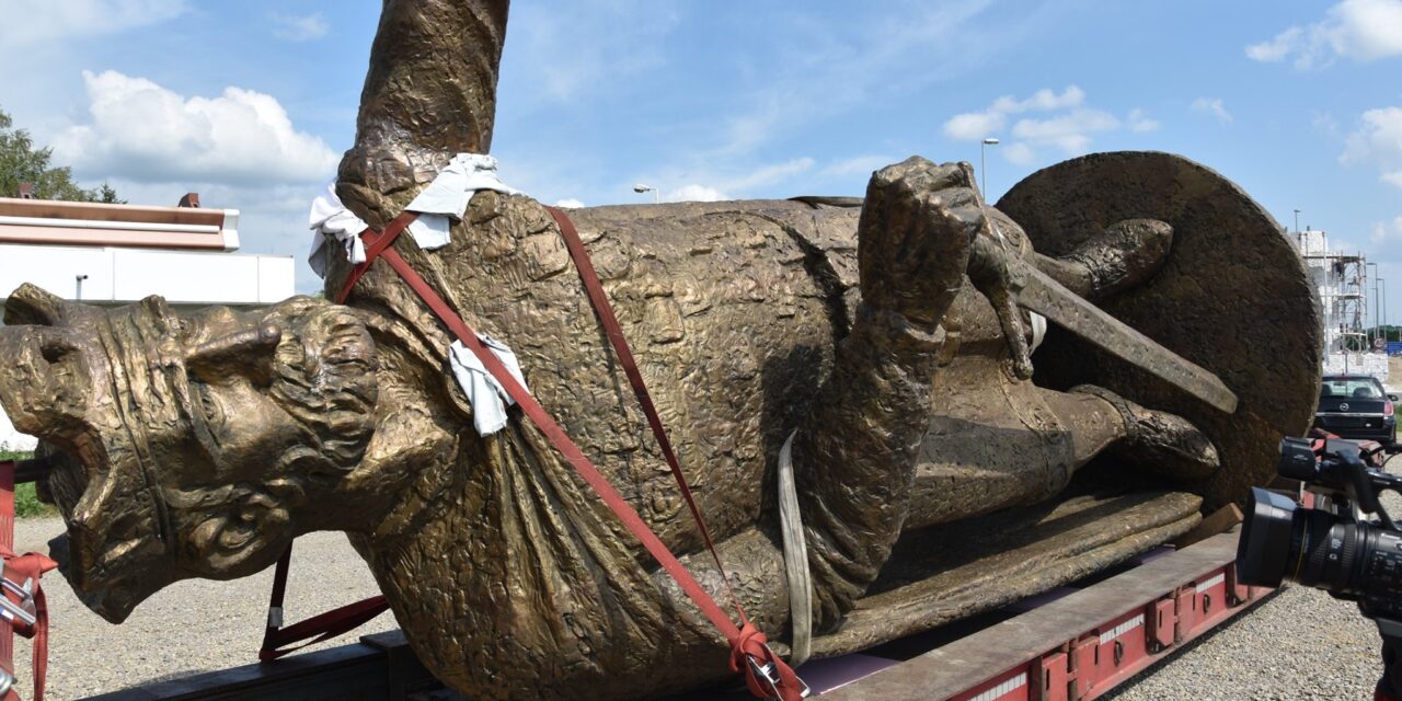СПОМЕНИК КНЕЗУ ЛАЗАРУ СТИГАО У ЋУПРИЈУ